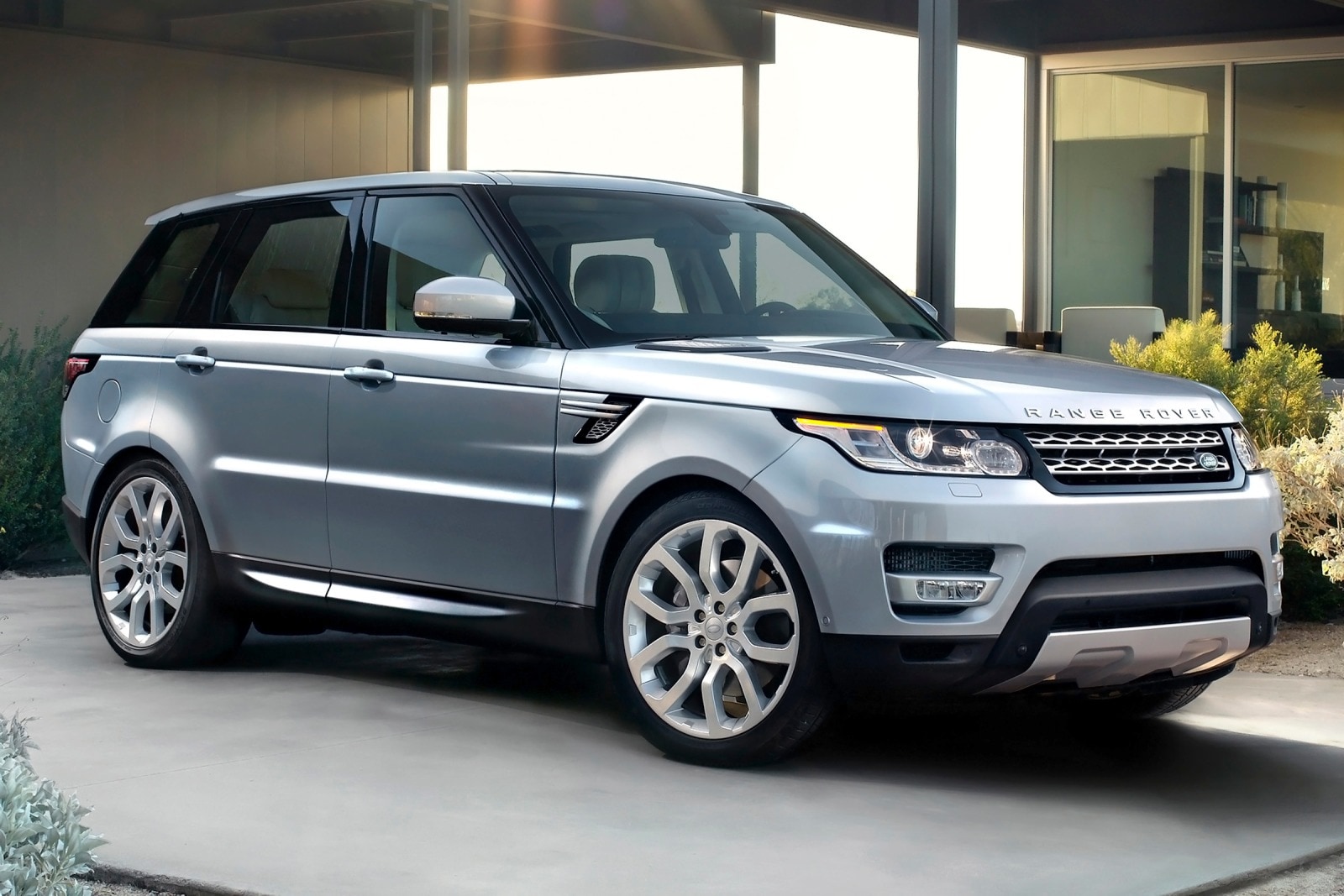 3 - 15 najmanje pouzdanih automobila koje možete kupiti- Range Rover Sport
